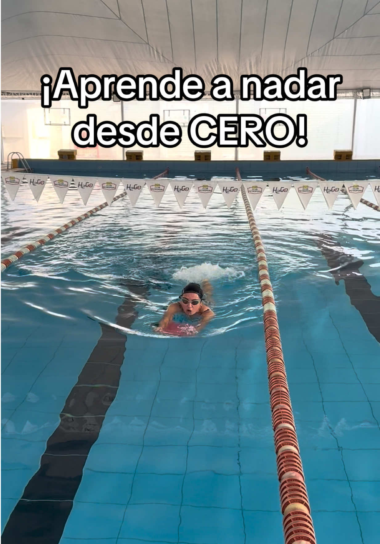 No necesitas experiencia, solo ganas de dar el primer paso. 🙌🏼 Empiezas hoy y llega preparado para VERANO ☀️  Escríbenos al interno 💭  #natacion #nado #nadar #piscina #deporte 