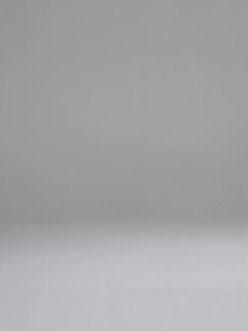 Σ6 - ΕΠΕΙΣΟΔΙΟ 4 Οι κυρίες του σπιτιού (Τριαντάφυλλοι) Η επιστροφή της Αλεξάνδρας και του Μενέλαου φέρνει μεγάλη ανστάτωση στη ζωή του Κωνσταντίνου και της Αντωνίας. Με την Αλεξάνδρα να αναλαμβάνει ξανά την πρωτοκαθεδρία στο σπίτι και την Αντωνία να νιώθει όλο και πιο παραγκωνισμένη. Ένα τηλεφώνημα της στη Λυδία, θα δώσει το έναυσμα στην Αλεξάνδρα να ξεκινήσει ανοιχτές εχθροπραξίες… οι οποίες όμως δε θα μείνουν αναπάντητες. Η Λυδία και ο Σάββας, σύντομα, θα βρεθούν στη μέση αντικρουόμενων πυρών. Όταν η κατάσταση θα φτάσει στο απροχώρητο, η Αντωνία θα απαιτήσει από τον Κωνσταντίνο να αλλάξουν σπίτι. Η Αλεξάνδρα, βέβαια, δεν έχει πει ακόμα την τελευταία της λέξη…#soisou #soisouforever #soisougr