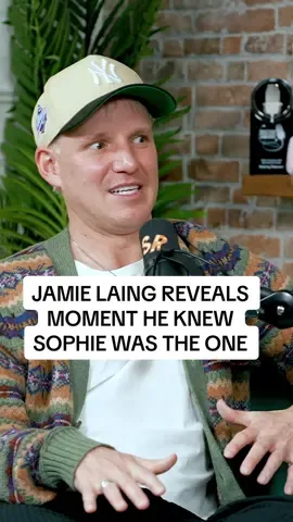 Apparently dolphin chat does wonders 🐬😉#samthompson #jamielaing #stayingrelevant #sophiehabboo 