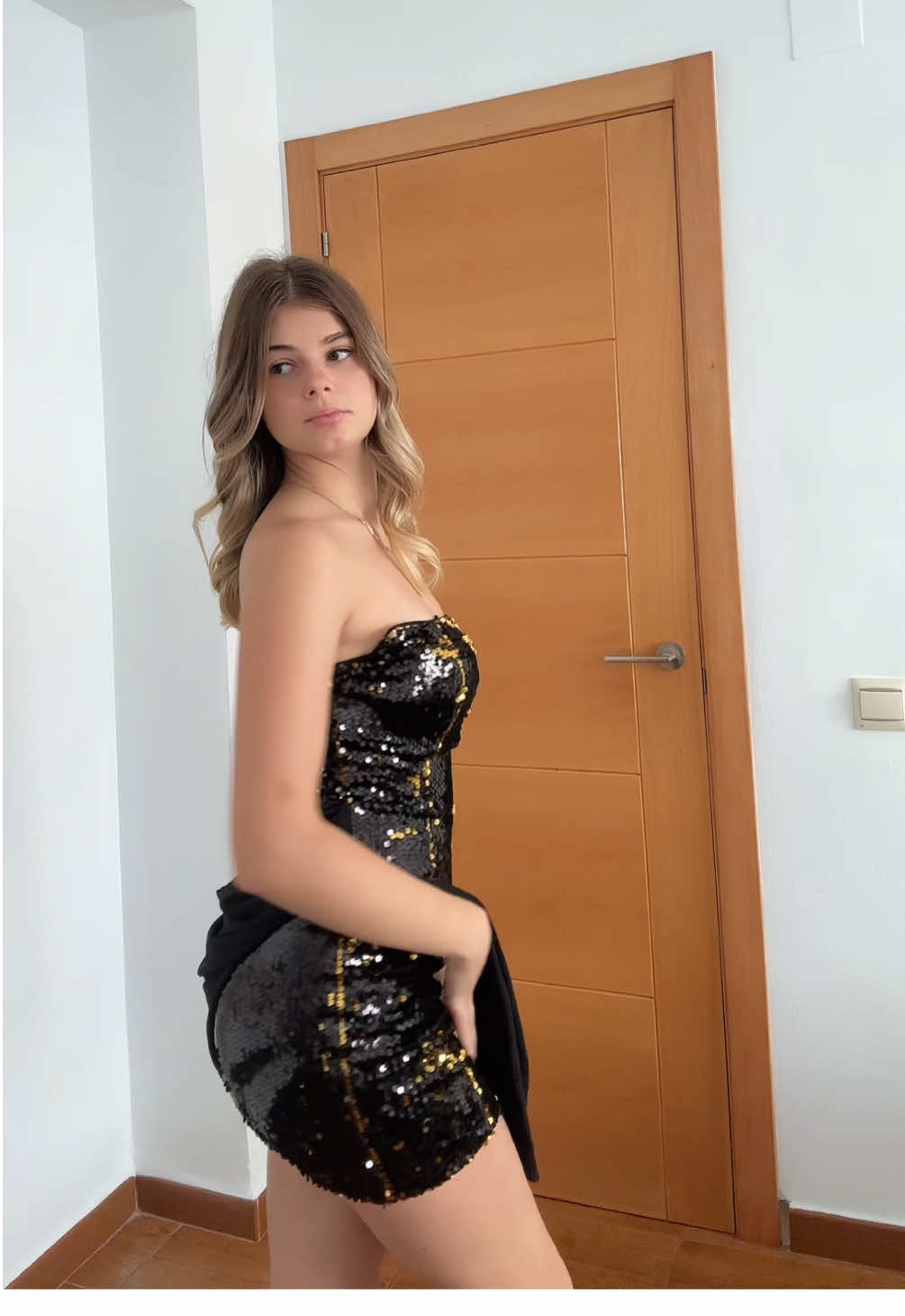 Publi @Fashion Nova  Cuál es tu favorito? 😻  -Aria Cut Out Maxi Dress - Black -Glow Off Draped Sequin Mini Dress - Black