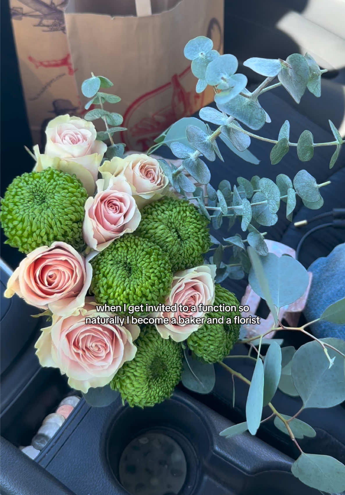 Sourdough is my new party trick #sourdough #flowerarranging #hostessgift #girls #flowers 