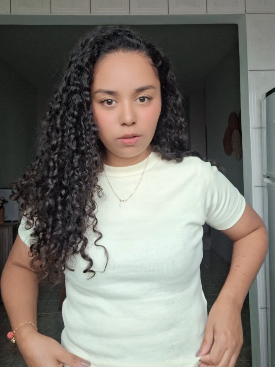 Essas blusas básicas tem sido minha escola diária,  são ótimas para ir trabalhar, comprei o kit e vou revisando. #tiktokshop #blusasbasicas #blusasbasicaslindas #kitdeblusas #blusasfemininas 