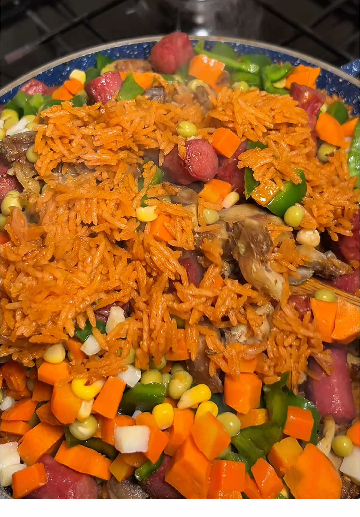 Dish : Jambalaya rice  Ingredients:  Tilemsi basmati rice  Vegetable oil  Sausages  Boneless Chicken  Diced onions  Tomato paste  Curry powder  Pepper powder  Sankofa jollof seasoning  Salt  Chicken stock  Green bell pepper  Peas  Carrots  Sweet maize  Pepper mix : blended habanero pepper, garlic and ginger powder,onions. #fypシ゚ #goviral #teamsam🔥 #oyerepacooks #CapCut 