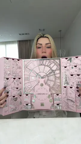 El calendario de adviento de @Lancôme 💗😮‍💨 el lunes 24 anunció al ganador de este calendario 💗 pongan atención al video y participen 🤍 #priscyescoto #lancome #adventcalendar #makeup #beauty 