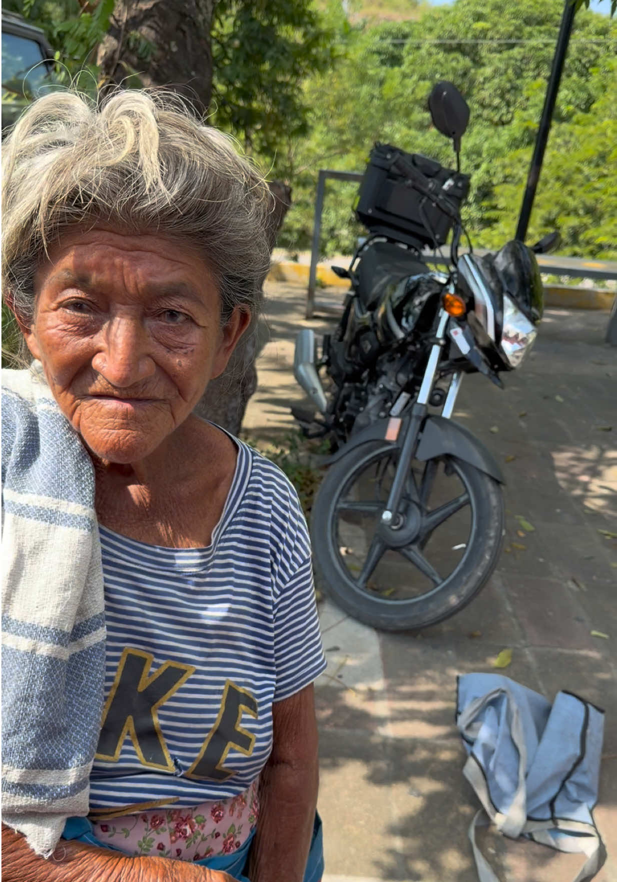 Fue poco pero con mucho amor y cariño los invito a que ayudemos a las abuelit@s  y personas que trabajan día a día para sus sagrados alimentos ❤️🥹#usa🇺🇸 #estadosunidos🇺🇸 #elsalvador🇸🇻 #olocuita 