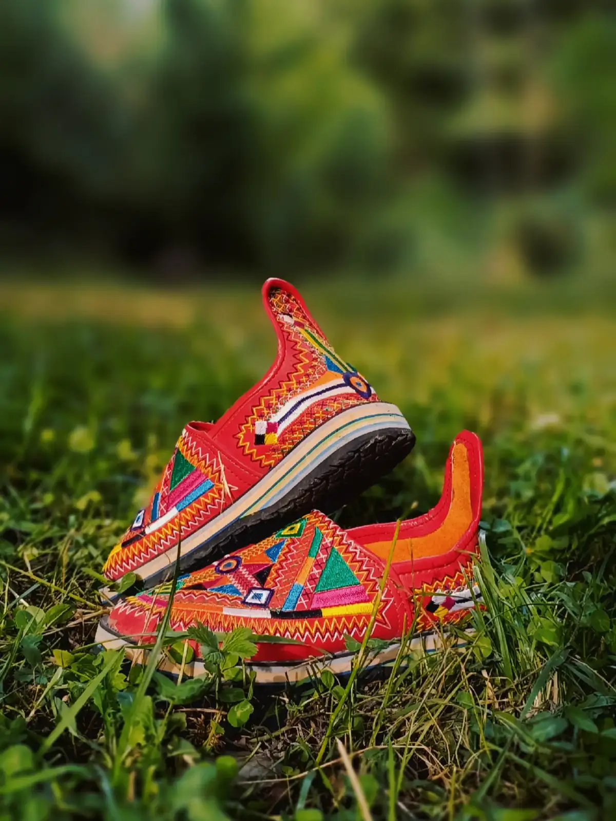 #Idoukan are traditional, handmade Amazigh (Berber) slippers or sandals, typically crafted from genuine leather by artisans in Morocco. They are characterized by their simple, durable design, representing an authentic piece of Moroccan heritage and footwear. #الصناعة_التقليدية_المغربية 