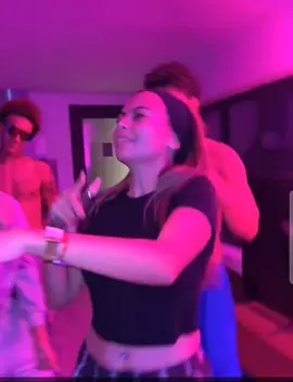 @sarah2icy QUEEN HOUSE @🍇 Ça a l'air super, on a hâte de l'écouter.🔥🔥😍😍😘😘🔝🙏🙏❤️❤️🥺😁😁🤗🤗😫😫😁😁😘😘🔜 #sarah  #marouanne  #benoit  #queenhouse 