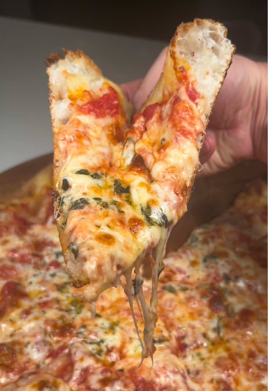 Do I have something on my face?🍕🪞 Try my easy same day dough recipe, it’s the pinned post on my page! DM me your pizza pics to be featured in my stories🍕📸 Subscribe to my Patreon for step by step tutorials of my home-oven-pizzas📝🧪Link in bio #pizza #food #asmr #mukbang #Recipe 