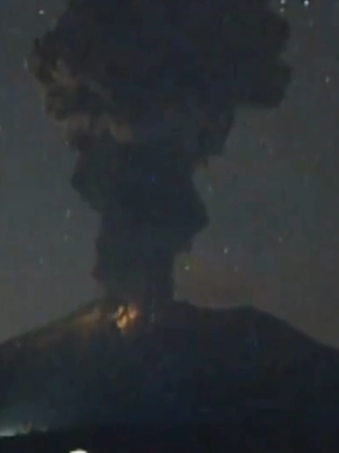 CLOUD OF ASH 🌋: The Sakurajima volcano in Kyushu, Japan erupted multiple times on Sunday morning, sending plumes of ash into the air.