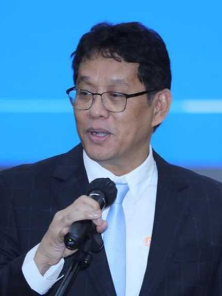 🚀 TARGET BESAR PRESIDEN PRABOWO: PERTUMBUHAN EKONOMI 8%! Mampukah Indonesia mencapainya? Di Investor Daily Summit 2025, Menkeu Purbaya Yudhi Sadewa bakal memaparkan strategi besar menuju pertumbuhan tinggi berbasis Sumitronomics — tiga pilar utama: 🔥 Strong Growth ⚖️ Equitable Development 🛡️ Dynamic National Stability Menurut Purbaya, 8% bukan mimpi. Indonesia bisa meniru lompatan ekonomi Korea Selatan, Singapura, dan China yang pernah tumbuh di atas 7% selama satu dekade sebelum menjadi negara maju. Kuncinya: kebijakan konsisten, investasi produktif, penguatan industri, dan konsumsi domestik. Dengan sinergi fiskal–keuangan yang kuat, Indonesia optimis melesat dalam beberapa tahun ke depan. 🇮🇩✨ #SROfficial #PurbayaYudhiSadewa #PrabowoSubianto #InvestorDailySummit2025 #EkonomiIndonesia #IndonesiaMaju #ekonomi #politik #politikindonesia #indonesia #fypシ゚viral🖤tiktok #fypdong #fypppppppppppppp #trending #trend #trendingvideo #trendingtiktok