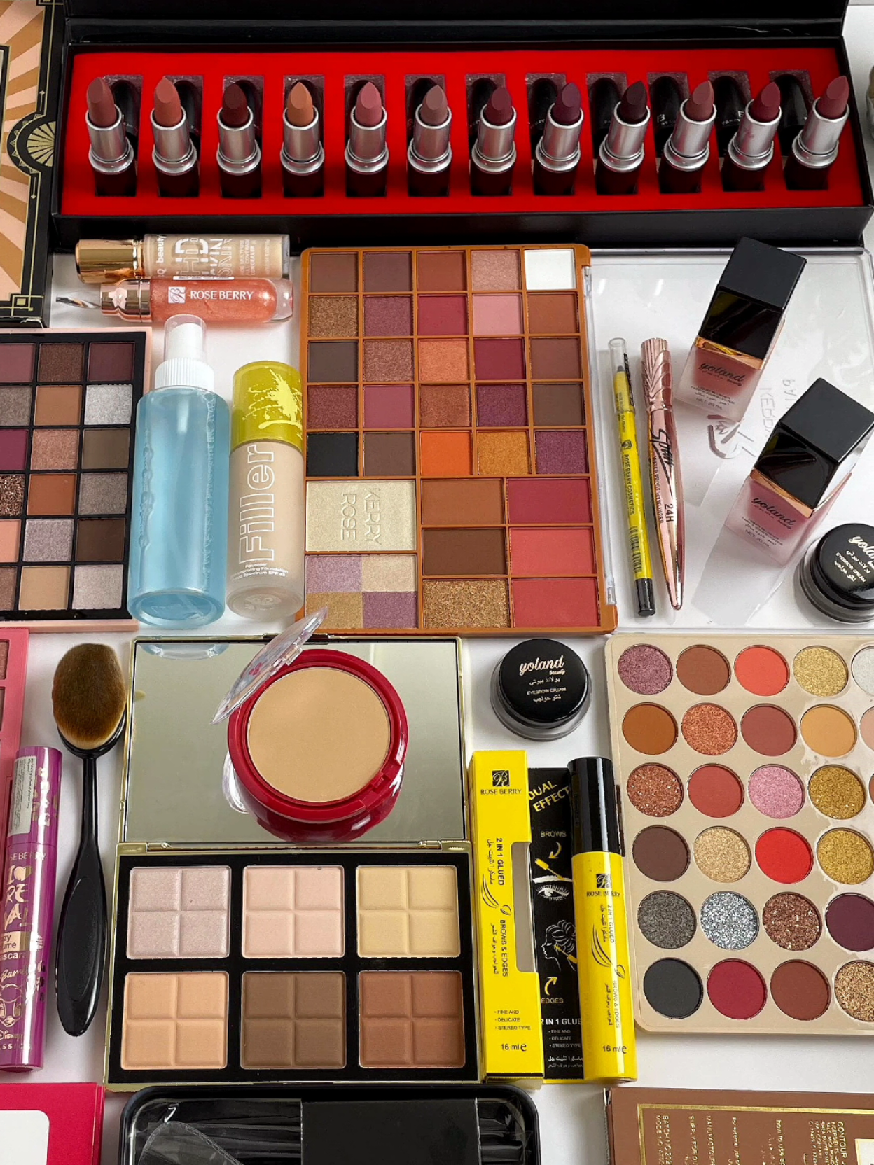 مجموعة مكياج متكاملة  اصلية ومصرحه من هيئة الغذاء والدواء  خدمة التوصيل لجميع مناطق المملكة 