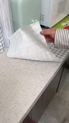 These are thick, non-woven dishcloths that are washable and reusable. Each pack contains 30 sheets, so they'll last a long time! #Dishcloth