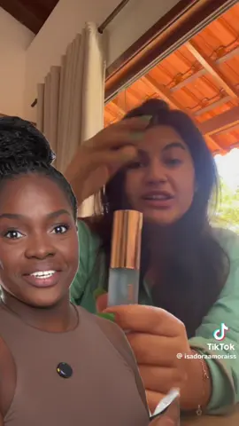 Gente eu amo gloss com efeito gelado. Vocês acham que @Bruna Tavares acertou? @Linha Bruna Tavares  #pelenegra #maquiagem #julianaluziee #maquiagemtiktok  Ib: @Isadora Morais #CapCut 