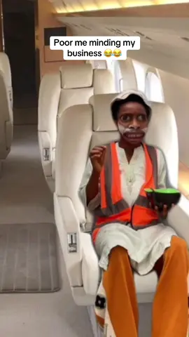 Make I dey chop my jollof rice first😂😂