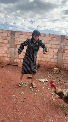 Incrível como eu sinto a presença dele quando vai me atacar #wednesday #wandinha #merlina 