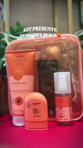 🍑✨ Presente Pessegura – O Boticário O cheirinho de pêssego suculento com um toque floral delicado que é simplesmente perfeição! Doce na medida certa, leve, aconchegante… aquele perfume pós-banho que abraça! 💞 O kit acompanha: 🧡 Necessaire 🧡 Hidratante corporal 🧡 Creme para mãos 🧡 Mini Body Splash De R$189,60 por R$144,90 ✨ Um presente completo, perfumado e irresistível! 🎁💖 #pessegura #presente #pessegura🍑 #presentepessegura #pesseguraoboticario