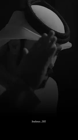 رجلٌ ترك الصلاة خلف معاذ لأن الإمام أطال… فجاء يشكوه للنبي ﷺ، فقال له النبي الكلمة التي هزّت القلوب: «أفتّانٌ أنت يا معاذ؟» الدين رحمة… مش مشقّة. ونحن — مثل الرجل — ما بين خوف ورجاء… «نَدندن حول الجنة والنار» 🤍🔥 #حديث_نبوي #موعظة_قصيرة #ندندن #كلام_يهز_القلب #fyp #عبدالرؤوف_أميرة_ستايل