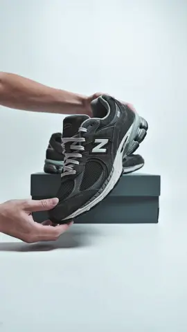 Dark tones and all-day comfort #fyp #fashion #sneakers #shoes #newbalance 