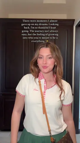 Nobody tells you how hard the transition from college to adulthood really is. Some days feel overwhelming, some days feel magical. But the one thing I’ve learned in my 20s is this: your dreams are worth holding onto. Keep going, everything truly does fall into place. 🤍 #postgradlife #chasingdreams #motivation #justagirl #lifeinyour20s 