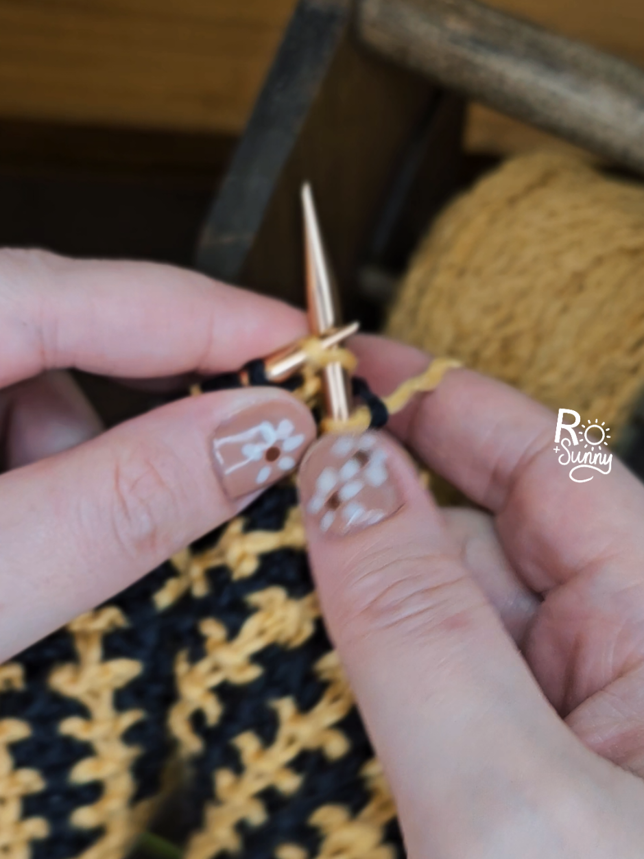 How stunning is this yarn? The way it is spun makes it so squishy. It also makes me think of bumblebees. 🐝💛🖤 @Sierra Yarn  Yarn: Sierra Peruvian Yarn Cottone, Sunlight & Black, 100% Cotton Pattern: Moonbloom Blanket #RoAndSunny #KnittingCommunity #SierraYarn #KnitBlanket #Knitting 