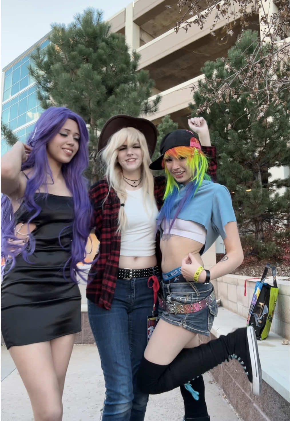 i want twoo girlfriends and i want the girlfriends to be girlfriends and i want to be their girlfriend @🪼Mothsocks🪼 @artificialfemme #mylittlepony #rariappledash #dakucon2025 #fyp 