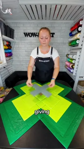 Would you build custom gift boxes if they made you thousands every month? 🎁✨ People are turning simple crafting skills into emotional, high-profit home businesses. The best part? These boxes sell all year long because someone is always celebrating something special. Comment BOX if you want the full guide. 👇 Businesses featured + video credit: @alinabuket 🎁✨ #smallbusinessideas #craftingbusiness #servicebasedbusiness #sidehustlesthatwork #handmadebusiness