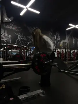 man my grip gave out i had one more #bodybuilding #sciencebased #girlswholift #GymTok #fyp 