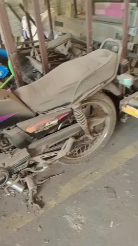 Tetap Tidak Di Jual kata Narasumber Motor ini tidak akan di jual Karena menyimpan Banyak Sejuta Kenangan, dan bukan hanya RX king mas ter ini saja yg Ter bengkalai tapi ada juga unit kendaraan lainya #rxking #rxkingindonesia #rxking135cc #twostroke #2takmenolakpunah 