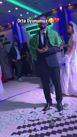 Orta oyunumuzla düğünlerinize renk katmaya devam ediyoruz 🥰❤️#diyarbakır #halay #fyppppppppppppppppppppppp #erbane #kesfetteyiz 