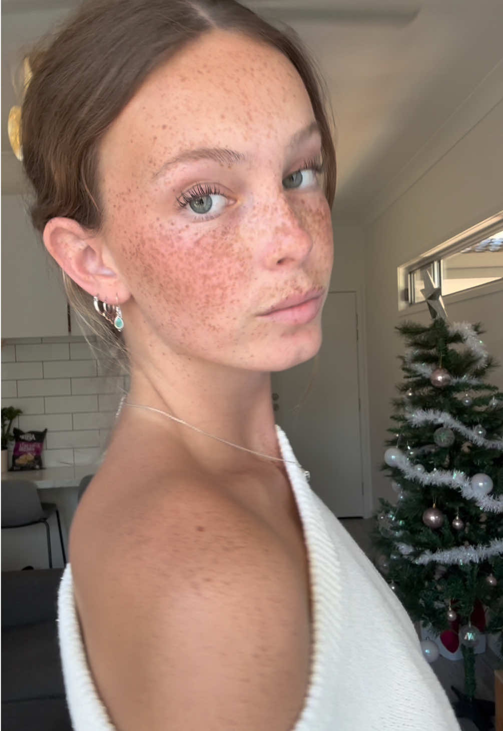 quick clean light makeup 🎀🫧🌟💄🪞 #makeuptutorial #cleangirlmakeup #grwmmakeup #Summer #fyp don’t mind the focus face🤦‍♀️@Maybelline NY @Westman-Atelier @MCoBeauty 