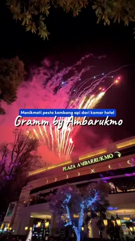 Rekomendasi hotel buat styacation pas malam tahun batu di sekitar ambarruko plaza, hotel ini punya akses khusus ke mall, jadi kalo mau ke mall gampang banget. Dan pas malam tahun baru bakal ada pesta kembang api di amplaznya, jadi buat menghindari macet, mending kamu stay aja di hotel ini, namanya gramm hotel by ambarrukmo Bookingnya bisa lewat tiktok dengan cara klik tanda lokasi di video  #nexlevelingnovember #nexgrammhotelambarukmo #tahunbaru2026 #staycation #pestakembangapi 