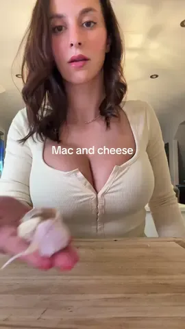 Ugh I screwed up the sauce, it turned out grainy but it was still tasty! I don’t make Mac and cheese often- A few tips on how to make the sauce silky would be greatly appreciated 😩 I think the heat was too high when I added the cheese 🥵🔥 #macandcheese #Recipe #cheese 