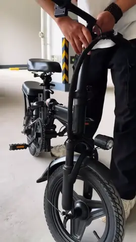 Bicicleta elétrica dobrável para adultos, pedal tripulado, compras ao ar livre, viagem. Link de compra: https://s.shopee.com.br/9UtjRoXEIj #bicicletaeletrica #bicicletadobravel 