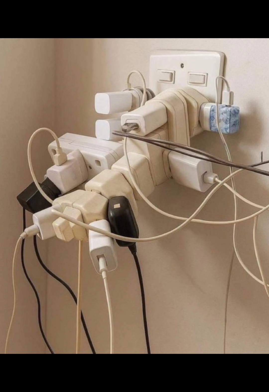 a menina queria colocar 938474748 coisas na tomada  #CapCut #redacao #inep #enem #redacaoenem 