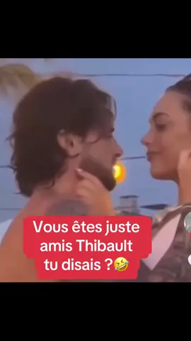 Thibault et clémence bien proche dans un jacuzzi 🤣#thibaultgarcia#couple#fyp 