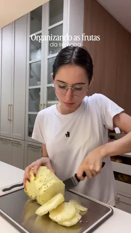 se nao tiver as frutinhas higienizadas e prontas na geladeira eu esqueço de comer  kkkkkk . . . #casa #rotina #diaadia #organizacao #daily