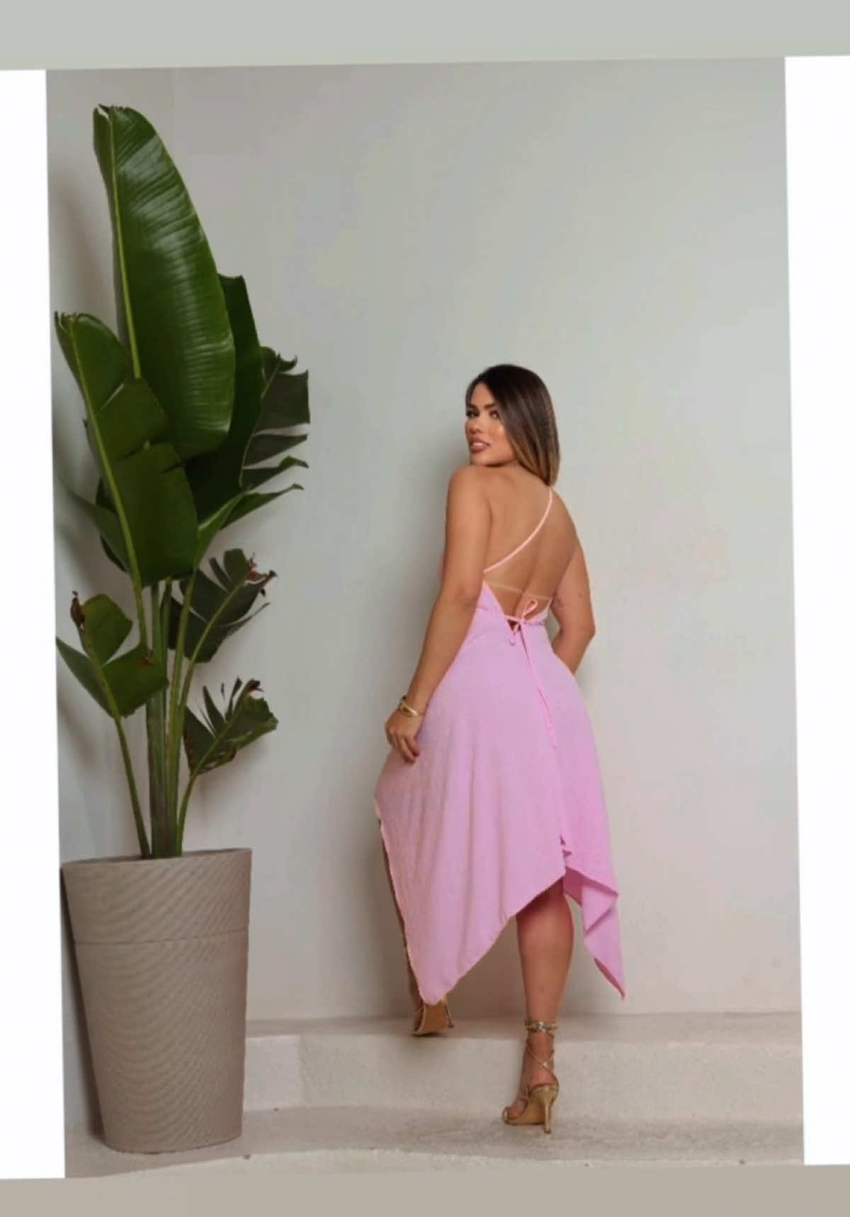 Vestido Envelope Alcinha Soltinho Costa Nua Sem Bojo Com Bicos Decote V Muito Lindo  🌸 • Disponível na abaixo 👇 🛍️ ##fyyp##fyy##vestido##vestidos##vestidolongo