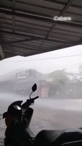 Badai Angin Puting Beliung Jam 14.59 Wib 17/11/2025 Ciledug Cirebon. Klinik Kita Sehat Menjadi Korban Luka-luka dan Bangunan Rusak Terparah. #hujanangin  #putingbeliung #Angintopan #ciledugcirebon #cabaracaritabandungraya