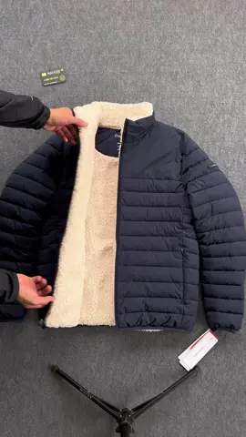 💥Nueva Chaqueta Calvin Klein para Hombre🦾 Talla disponible en S Valor: $135💵 Disponible en Kaleth Boutique – Machachi 📍🇪🇨 📦Envíos a todo el País 🇪🇨 #calvinklein #chaqueta #modahombre #kalethboutique #ropaoriginal    