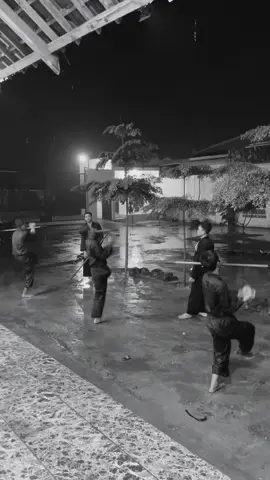 sing niat bakal golek dalan,sing ora bakal golek alasan,kebacut teles ojo mentas saurunge tuntas🤍🪷 #psht #pshtpusatmadiun #fyp #pshttrowulan #mojokerto 