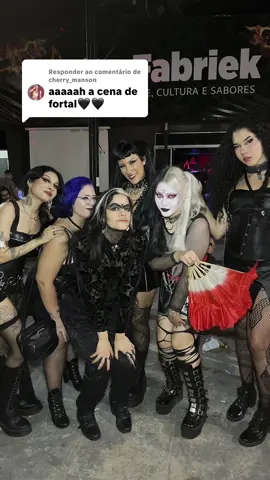 Respondendo a @cherry_manson ser gótico em Fortaleza é BOM DEMAISSS ♥️ registros da We Love Dark em Fortaleza (17/10/2025) com a maravilinda da @Rubia (Nosferotika) #fyp #goth #subculturagotica #fortalezace #goticos 