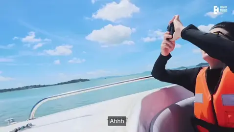 Yoongi has a fun day in Phuket 💜🖤 #foryoupage #bts #suga #minyoongi ##fyp 