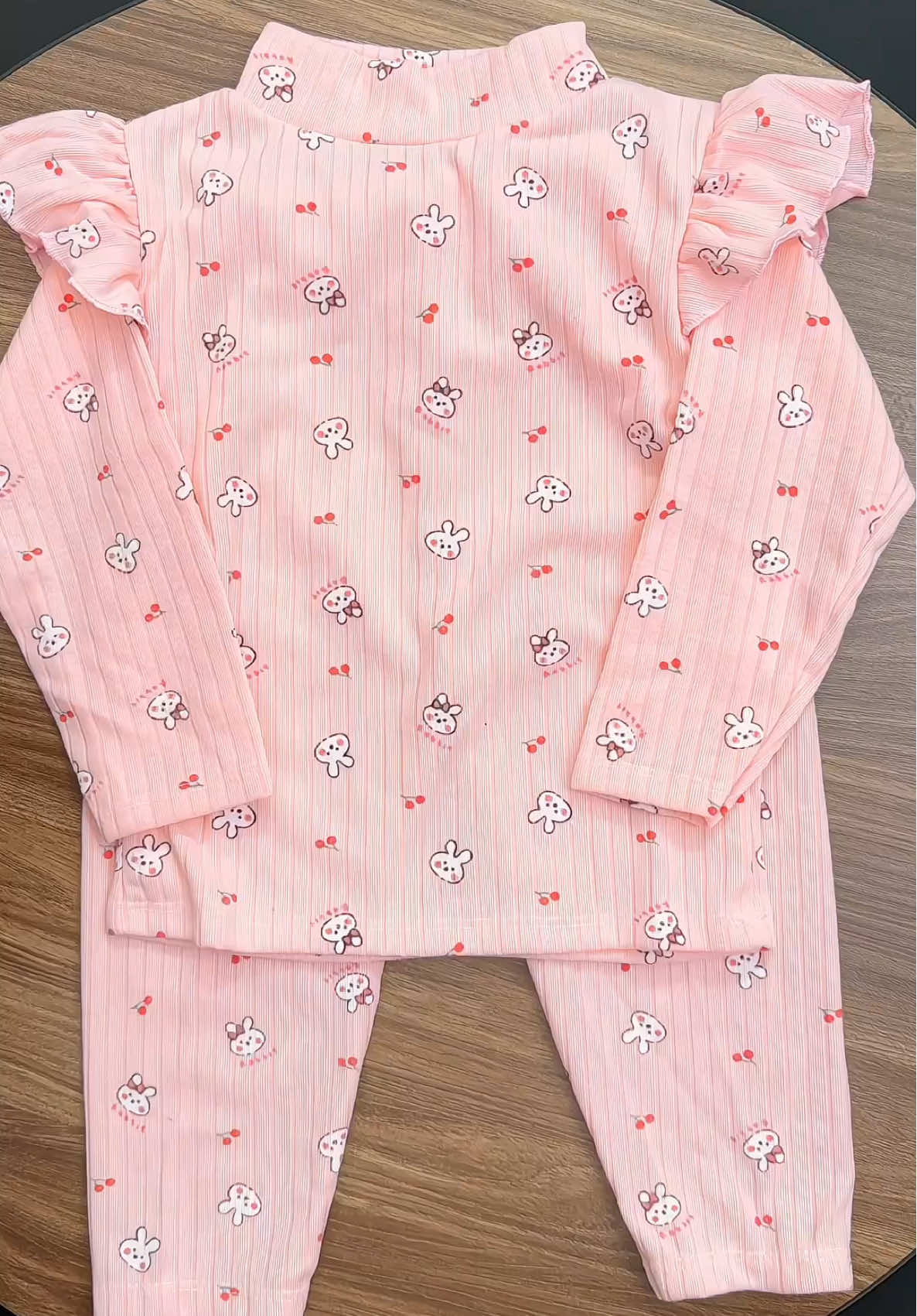 Bộ quần áo LEN tăm DÀY dài tay cho bé#quanaobegai #dobobegai #bolentamchobe #mevabe #viral 