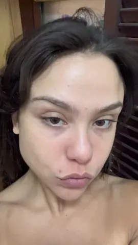 Não sei pq mas sempre achei uma boa ideia gravar como eu lavo o cabelo??? #cabelo #shampoo #banho 