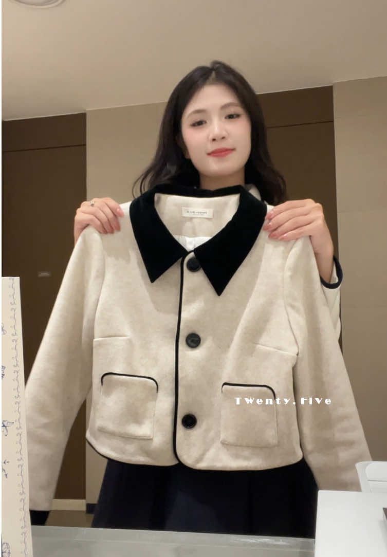 Trời chuyển lạnh rồi nàng có đồ mới chưa ạ 🥰  #twentyfiveofficial #twentyfivedesign #aodanu #setthudong #moingaymotoutfit 