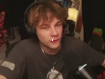 #CEREAW : eu acho incrível que o cereaw ainda faz piada msm o aguiar estando com 4 de vida . @cereaw . 