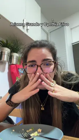 Yo no soy así con mis amigas JAJAJA #ariannagrande #cynthiaerivo 
