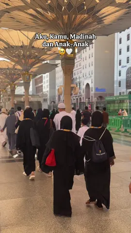 Aku, Kamu, Madinah dan Anak-Anak🥹🤍 Alhamdulillah Alhamdulillah Alhamdulillah MasyaaAllah Tabarakallah  #umroh2025 #madinah #nabawi #makkah #makkahmadinah🕋  @Travel Umroh Helwa Group 