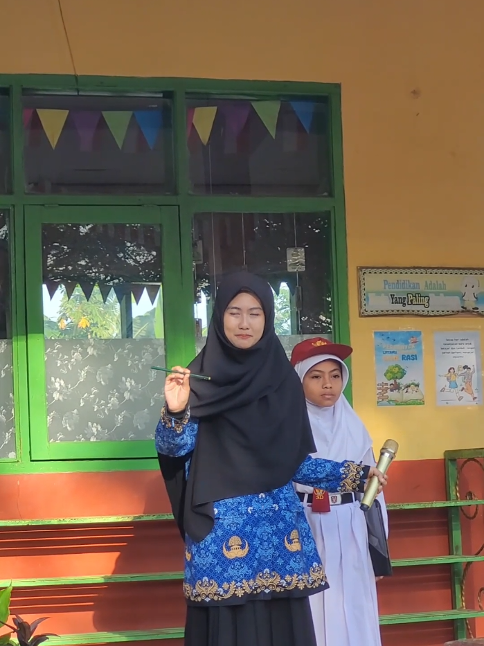 bahkan mic pun tidak merestui aku bicara, mana suara mini gini  😂 #fyp #upacara 