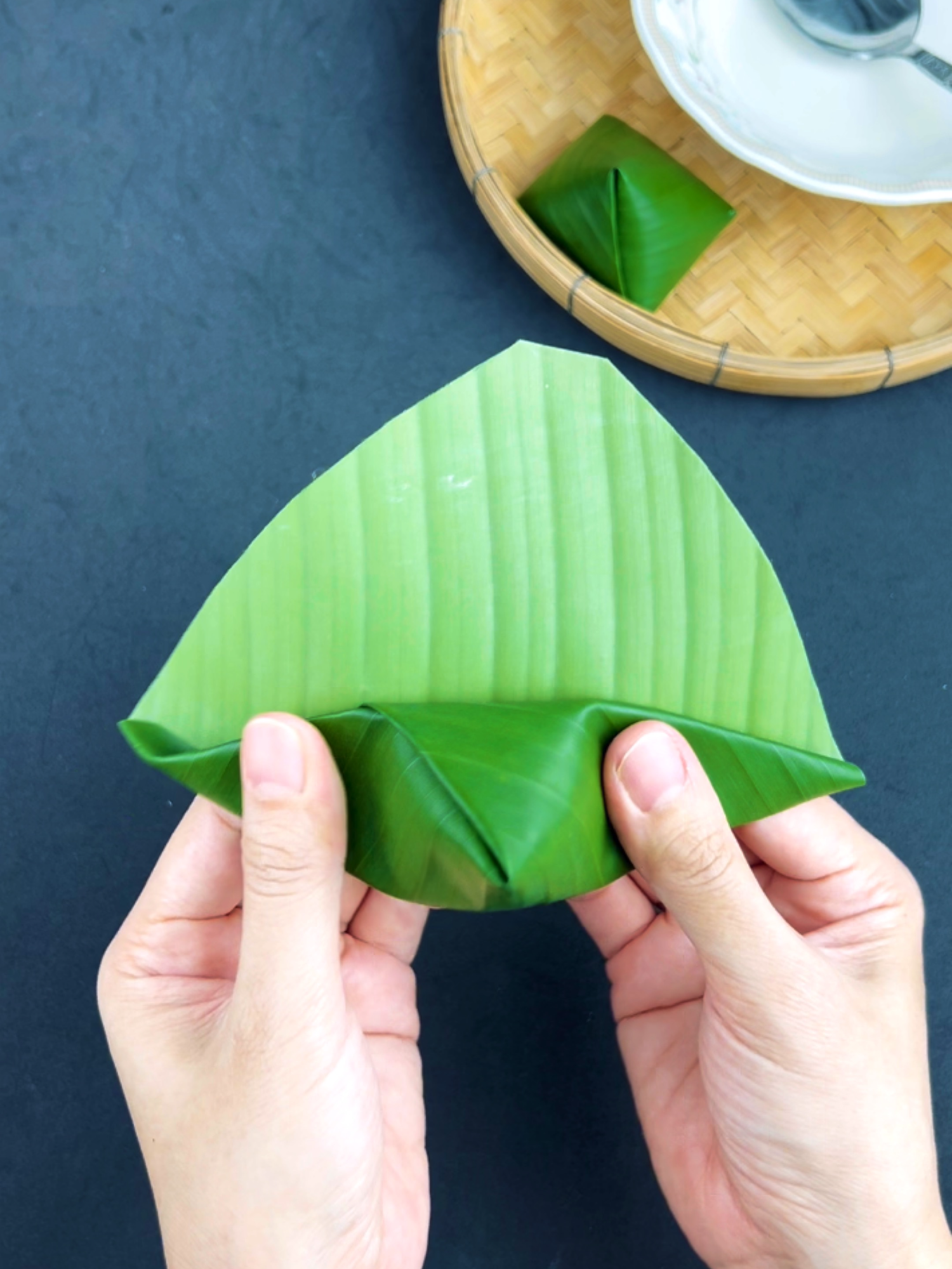 วิธีห่อขนมเทียนแบบง่าย ปลายแหลมสวย #DIY #พับใบเตย